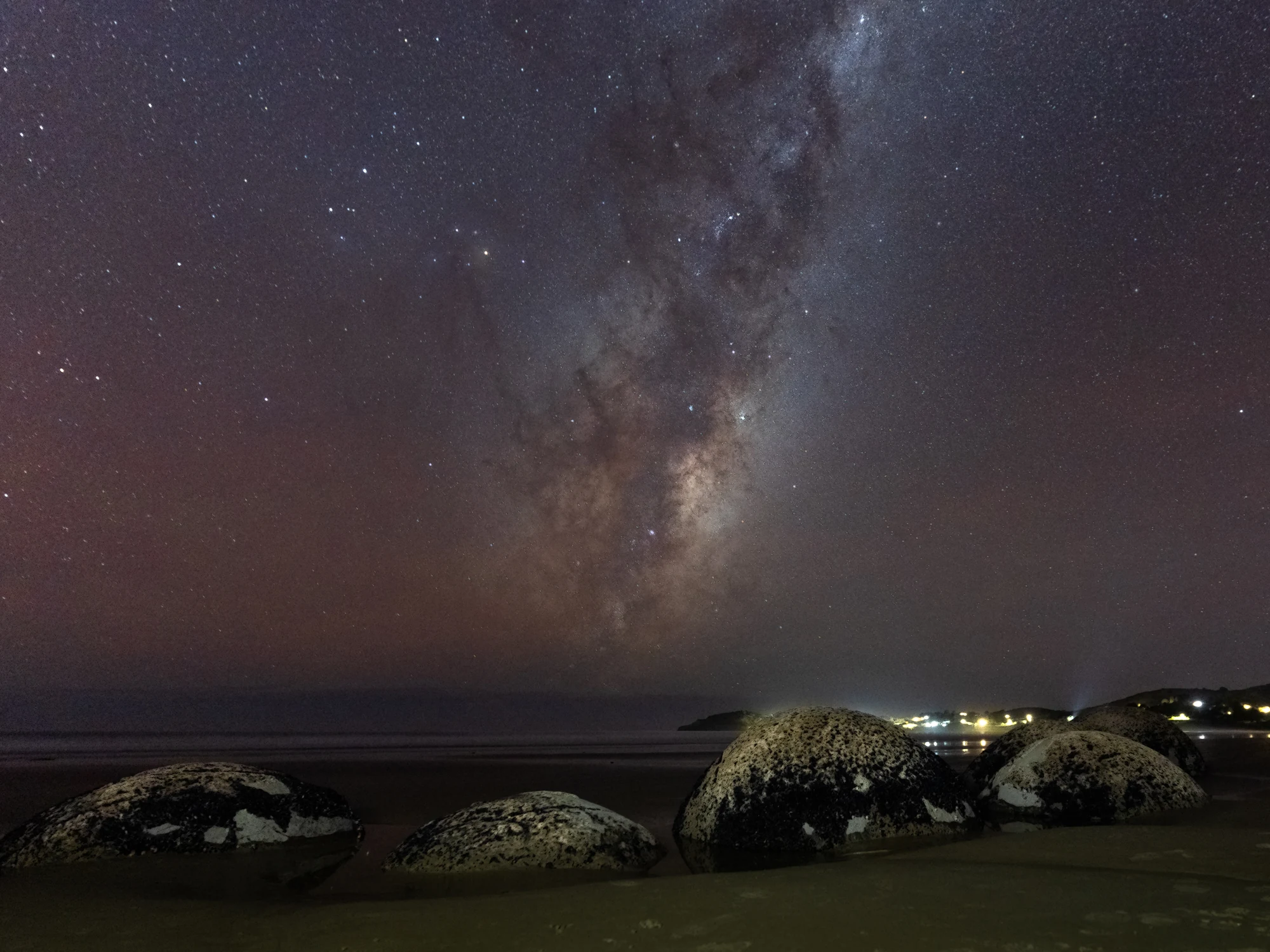 星空下的摩拉基大圆石