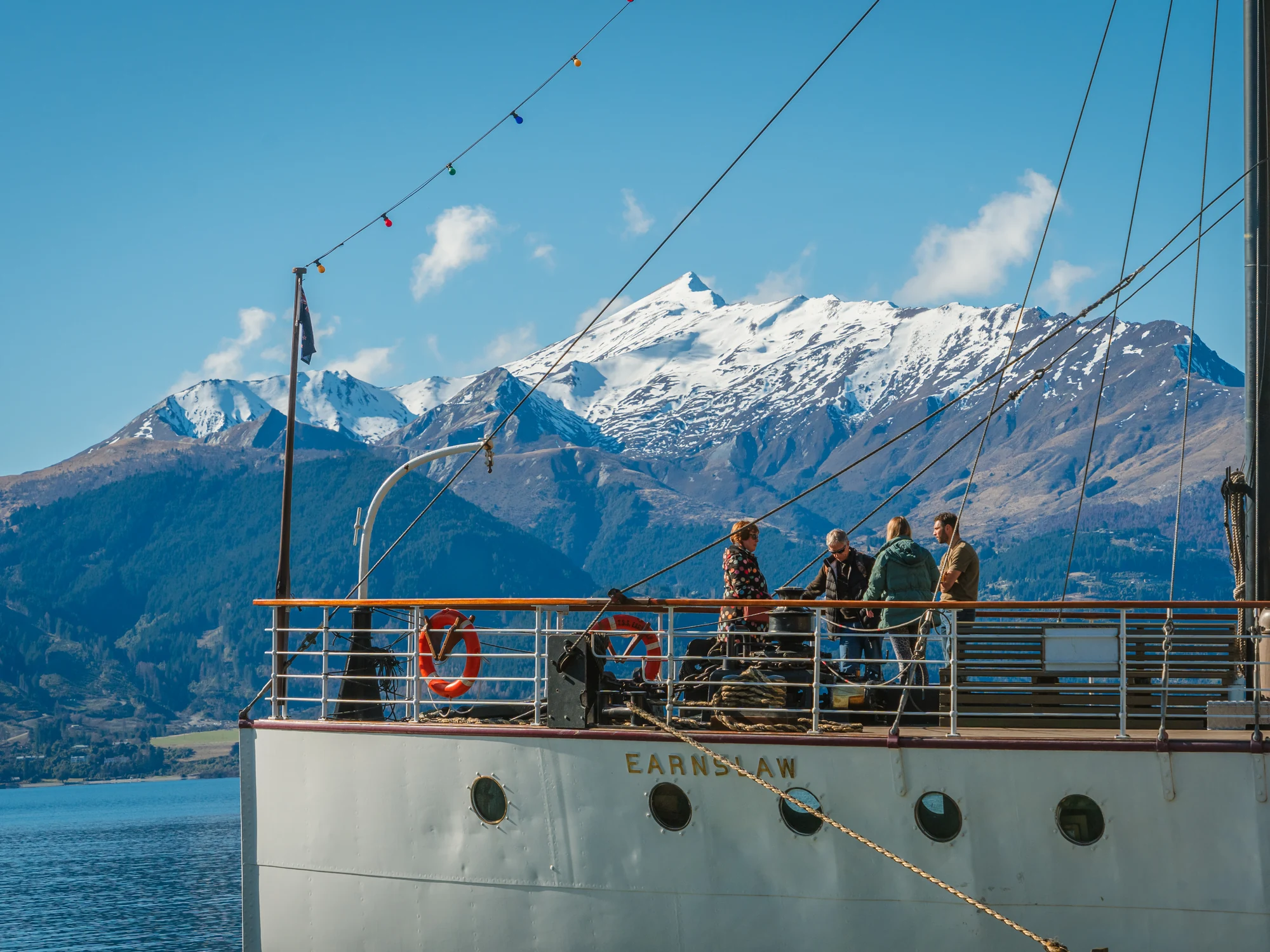 TSS Earnslaw 甲板上的雪山