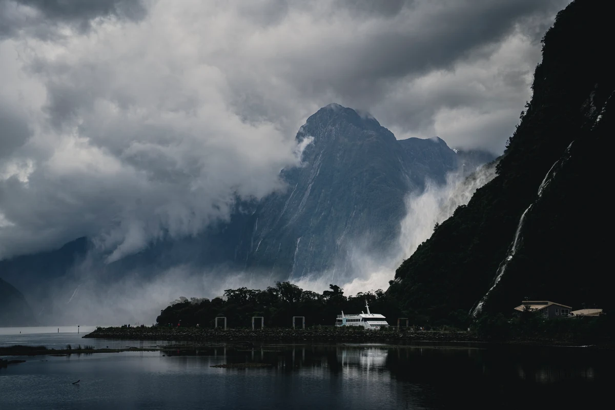 From Fjord to Alpine Lakes · 4 Days